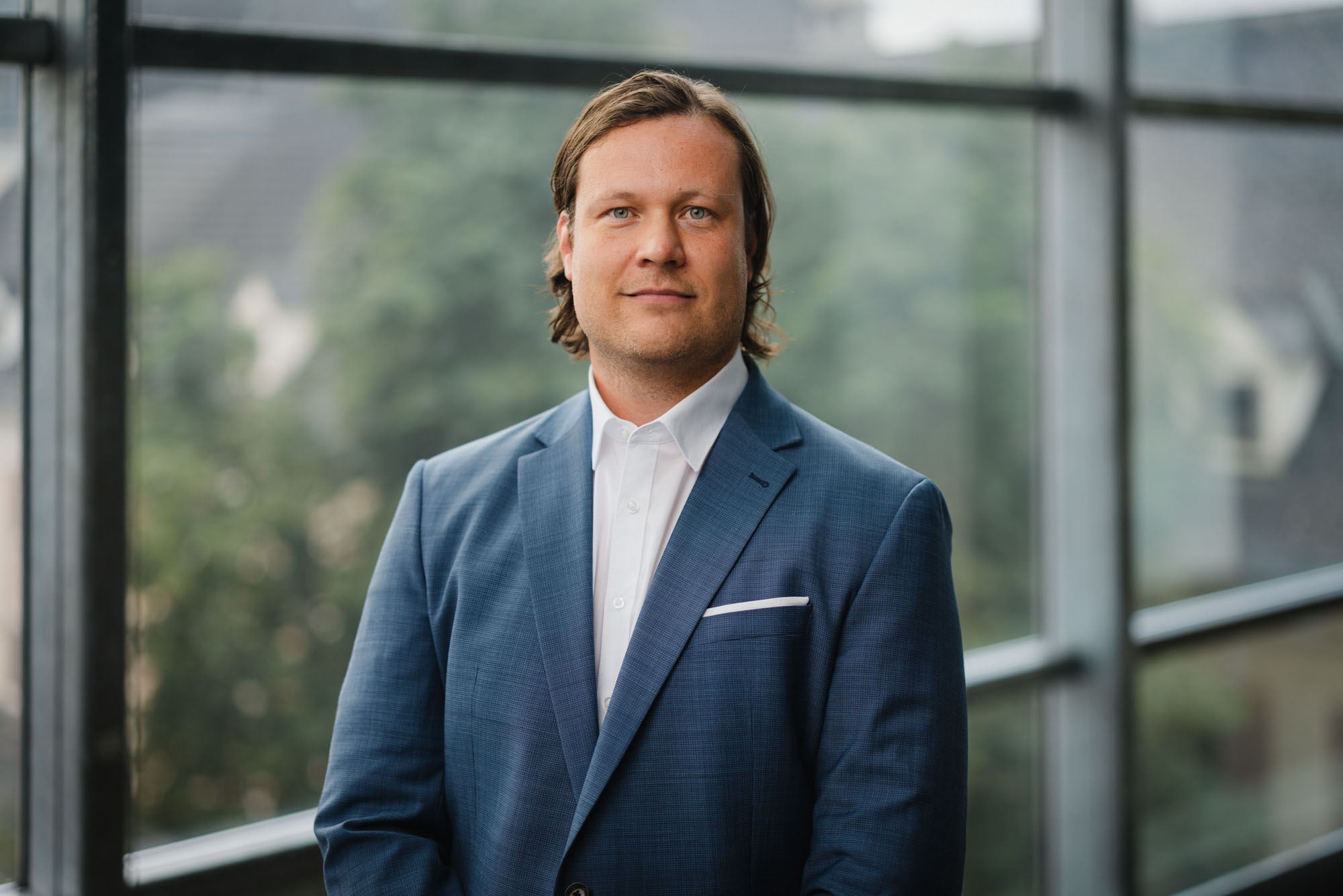 Portrait Anwalt Walter ohne Krawatte