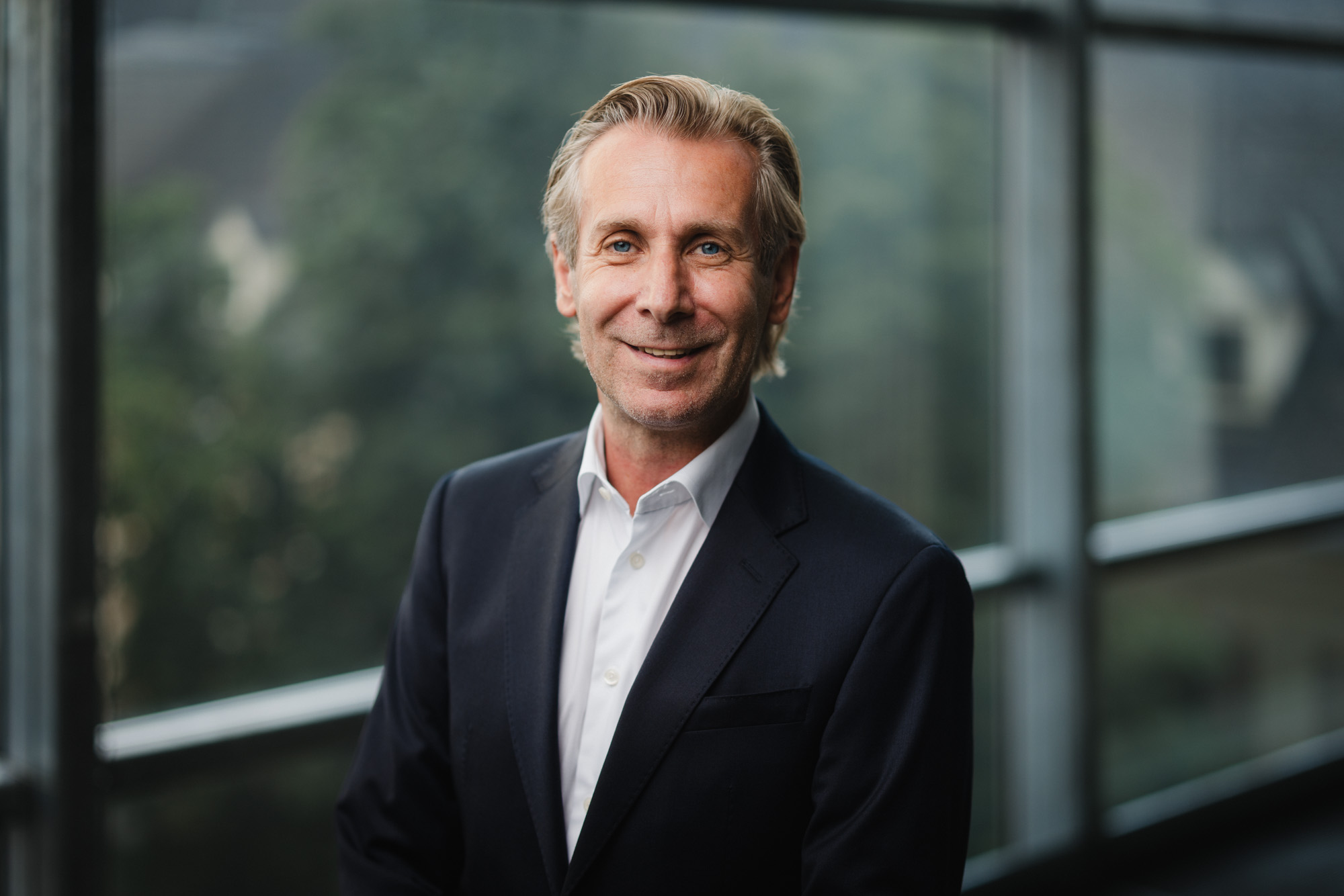 Portrait Anwalt Renner ohne Krawatte