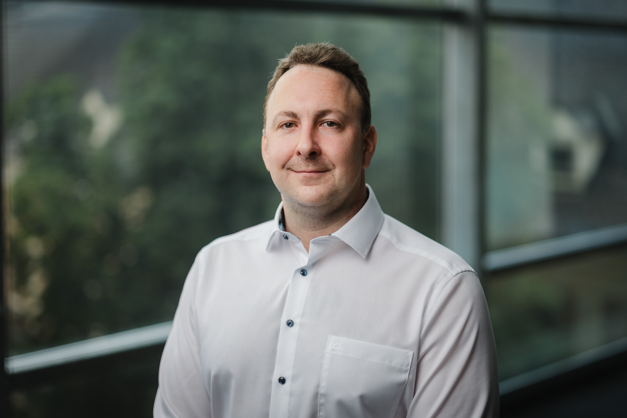 Portrait Anwalt Sattlegger ohne Sakko